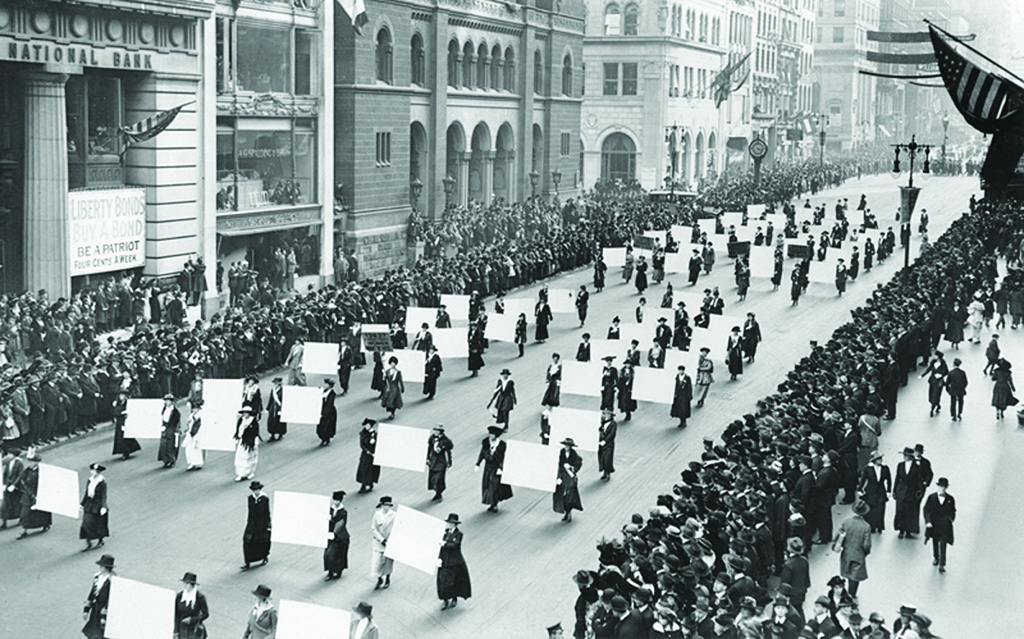 Suffragists_5th_Ave_1917
